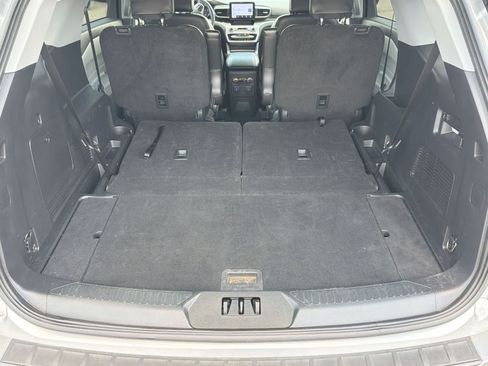 Used 2023 Ford Explorer XLT w/ Equipment Group 202A AWD/4WD image 34