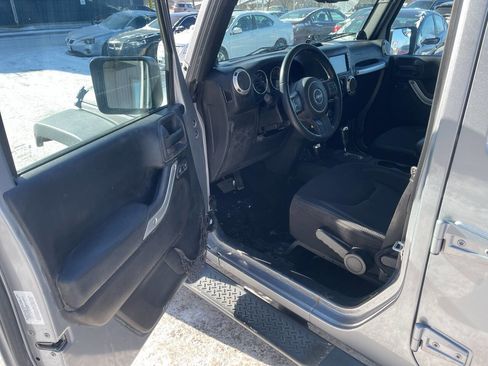 Used 2013 Jeep Wrangler Unlimited Sahara image 14