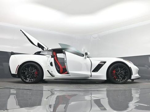 Used 2016 Chevrolet Corvette Z06 w/ 3LZ Preferred Equipment Group RWD image 7