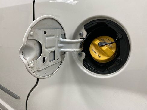 Used 2012 Chrysler Town & Country Touring image 14