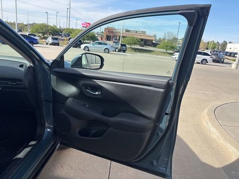 Used 2025 Honda HR-V EX-L image 25