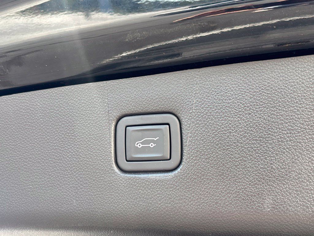 Used 2024 Chevrolet Blazer LT FWD image 32