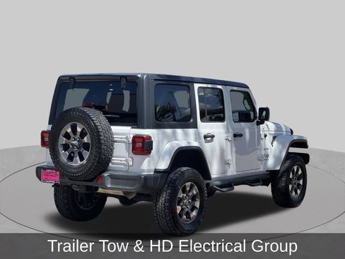 Used 2018 Jeep Wrangler Unlimited Sahara AWD/4WD image 5