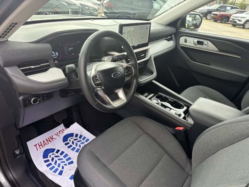 Used 2025 Ford Explorer Active image 17