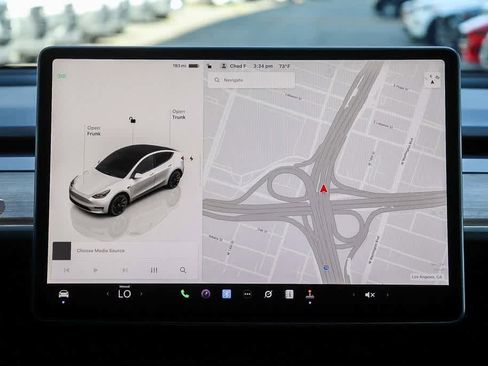 Used 2024 Tesla Model Y 2WD image 13