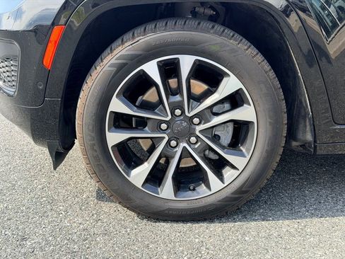 Used 2022 Jeep Grand Cherokee L Overland w/ Advanced Protech Group III AWD/4WD image 28