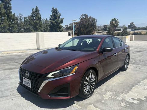Used 2025 Nissan Altima 2.5 SV FWD image 4