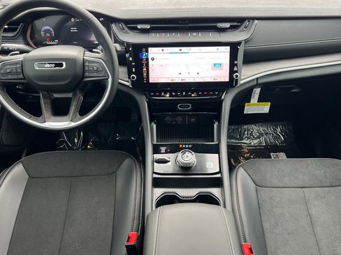 New 2026 Jeep Grand Cherokee Altitude image 10