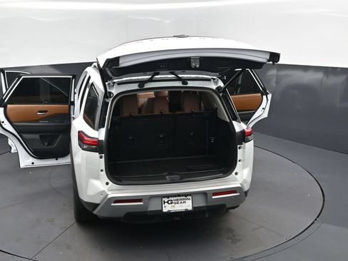 Used 2025 Nissan Pathfinder Platinum FWD image 48