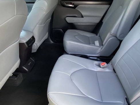 Certified 2026 Toyota Highlander XLE image 21