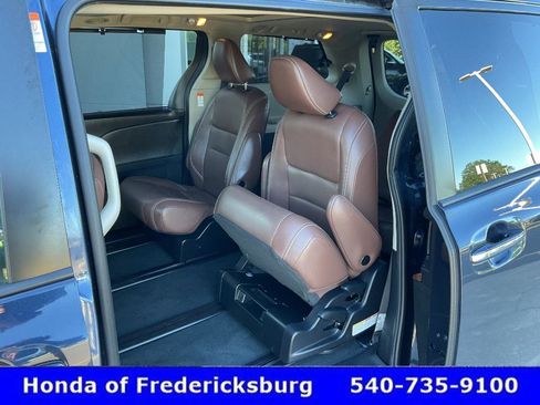 Used 2020 Toyota Sienna Limited Premium w/ Carpet Mat Package AWD/4WD image 30