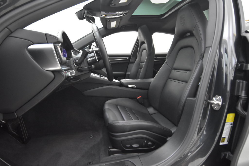 Used 2023 Porsche Panamera 4 Platinum Edition AWD/4WD image 30