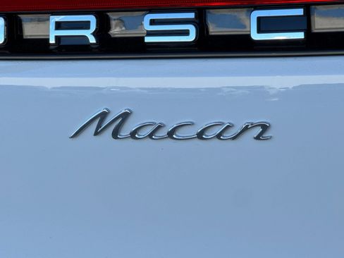 Certified 2026 Porsche Macan AWD/4WD image 33