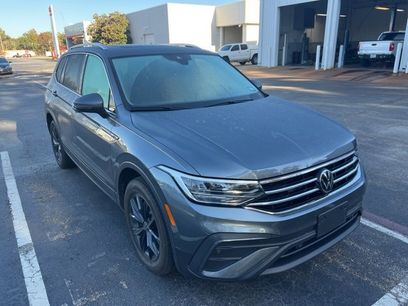 Used 2024 Volkswagen Tiguan SE w/ Panoramic Sunroof Package