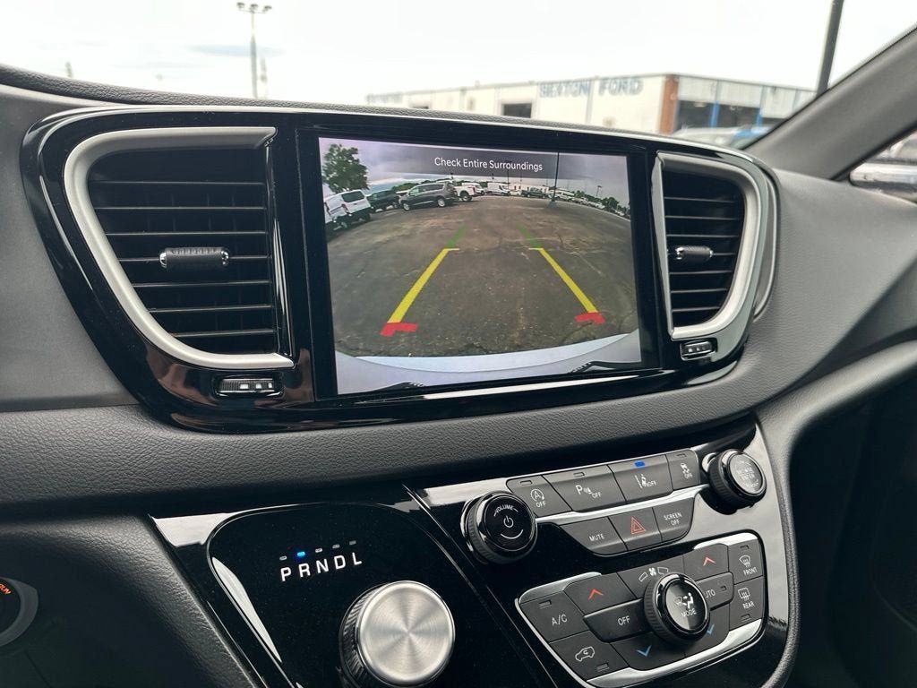 Used 2025 Chrysler Pacifica Select FWD image 22