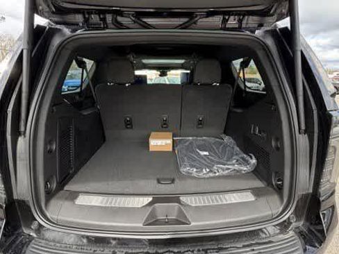 New 2026 Chevrolet Suburban High Country AWD/4WD image 32