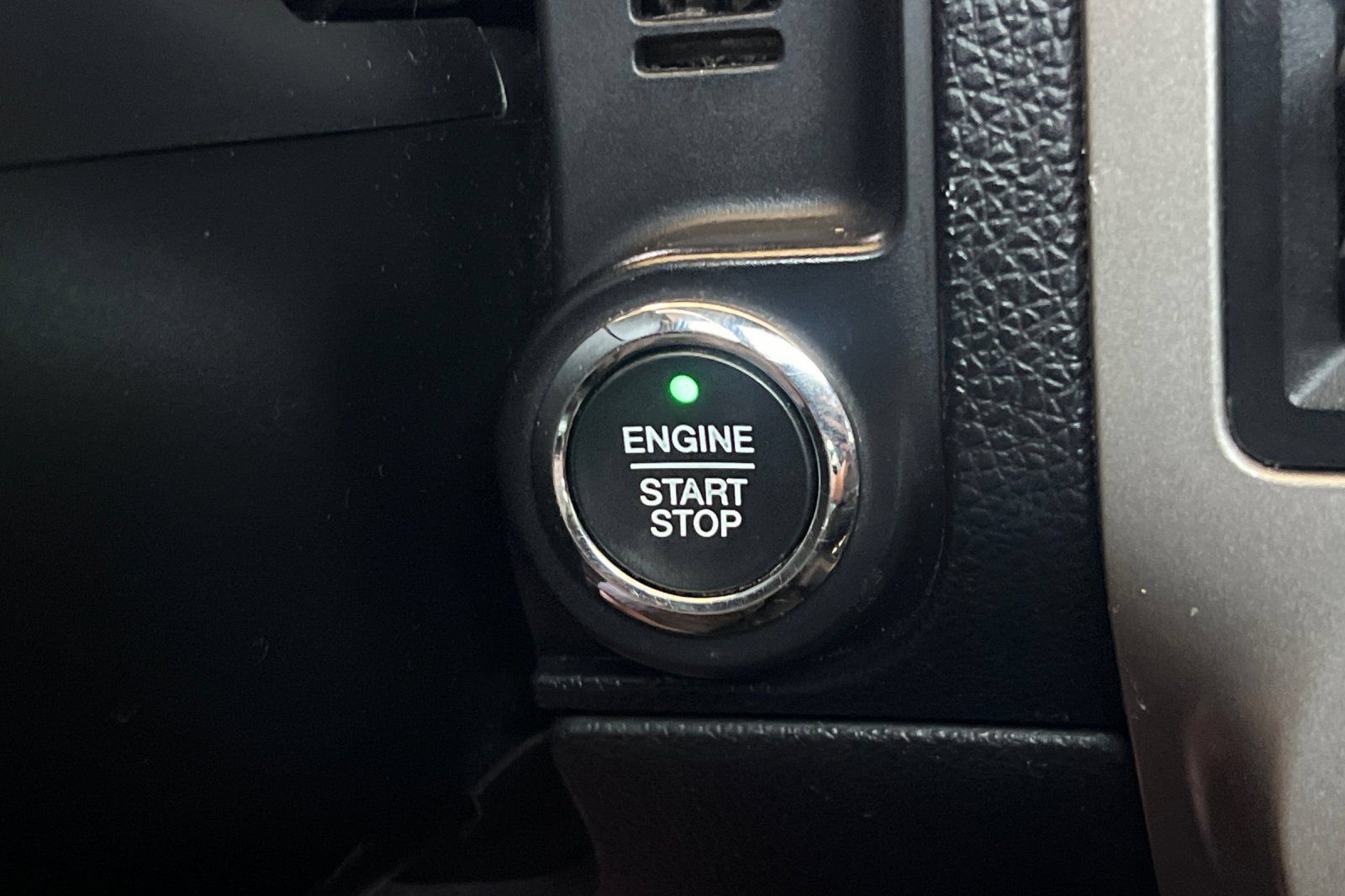 Used 2015 Ford Expedition Limited w/ Equipment Group 301A AWD/4WD image 26