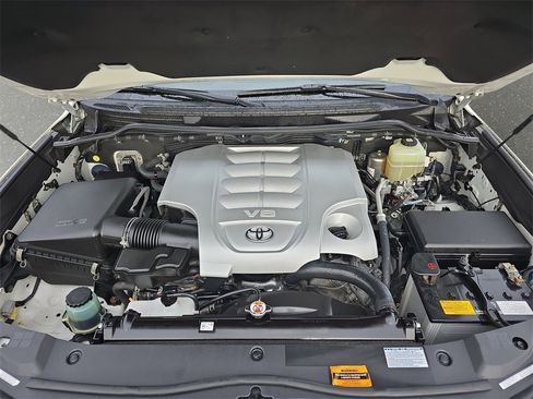 Used 2021 Toyota Land Cruiser image 31