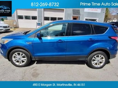 Used 2017 Ford Escape SE w/ SE Cold Weather Package image 3