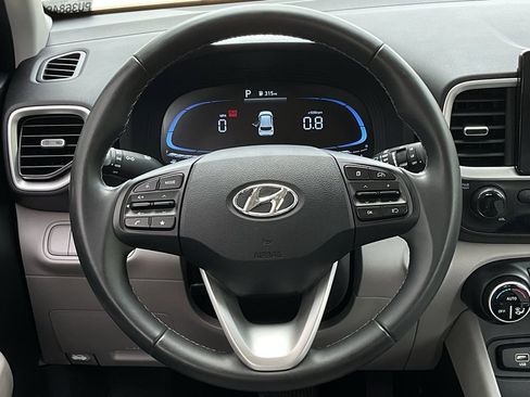 Used 2025 Hyundai Venue SEL image 23