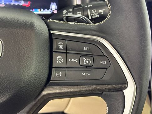 Certified 2025 Jeep Grand Cherokee L Limited w/ Luxury Tech Group II AWD/4WD image 23
