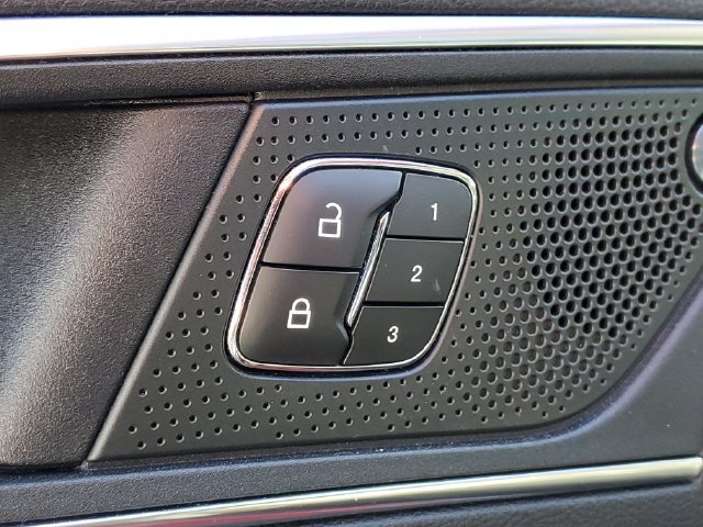 Used 2020 Ford Edge Titanium w/ Equipment Group 301A FWD image 11