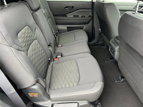 New 2025 Nissan Pathfinder S image 11