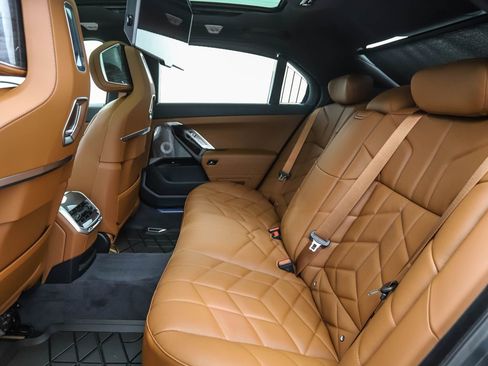 Used 2026 BMW 750e xDrive image 20