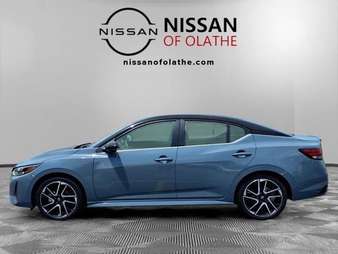Used 2025 Nissan Sentra SR w/ SR Premium Package FWD image 23