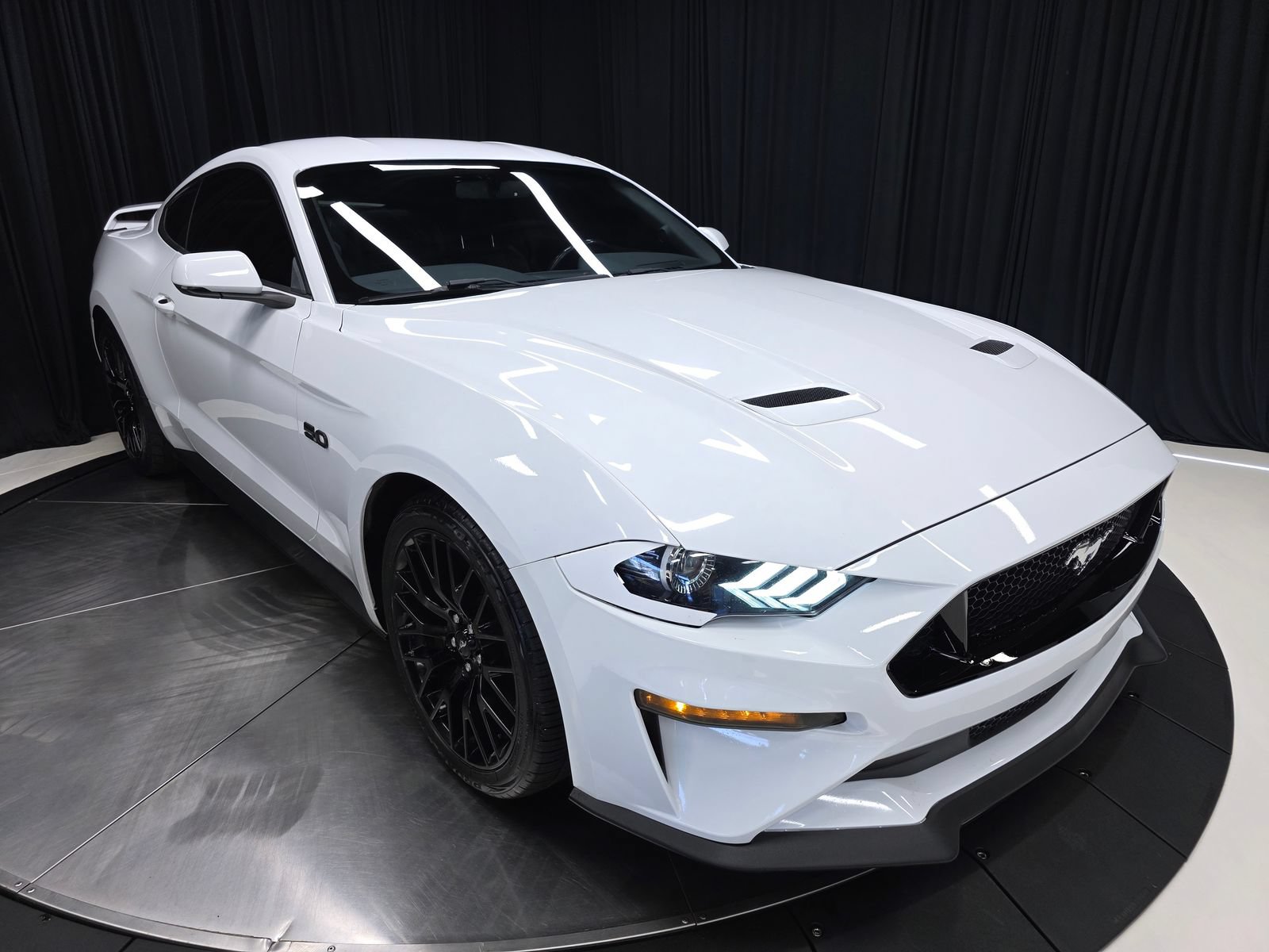 Used 2018 Ford Mustang GT Premium w/ GT Performance Package RWD image 40