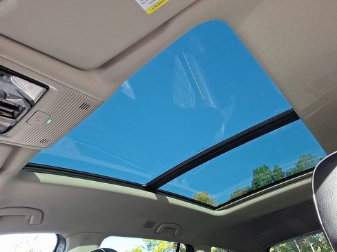 Used 2025 Volkswagen Atlas SEL Premium R-Line image 17