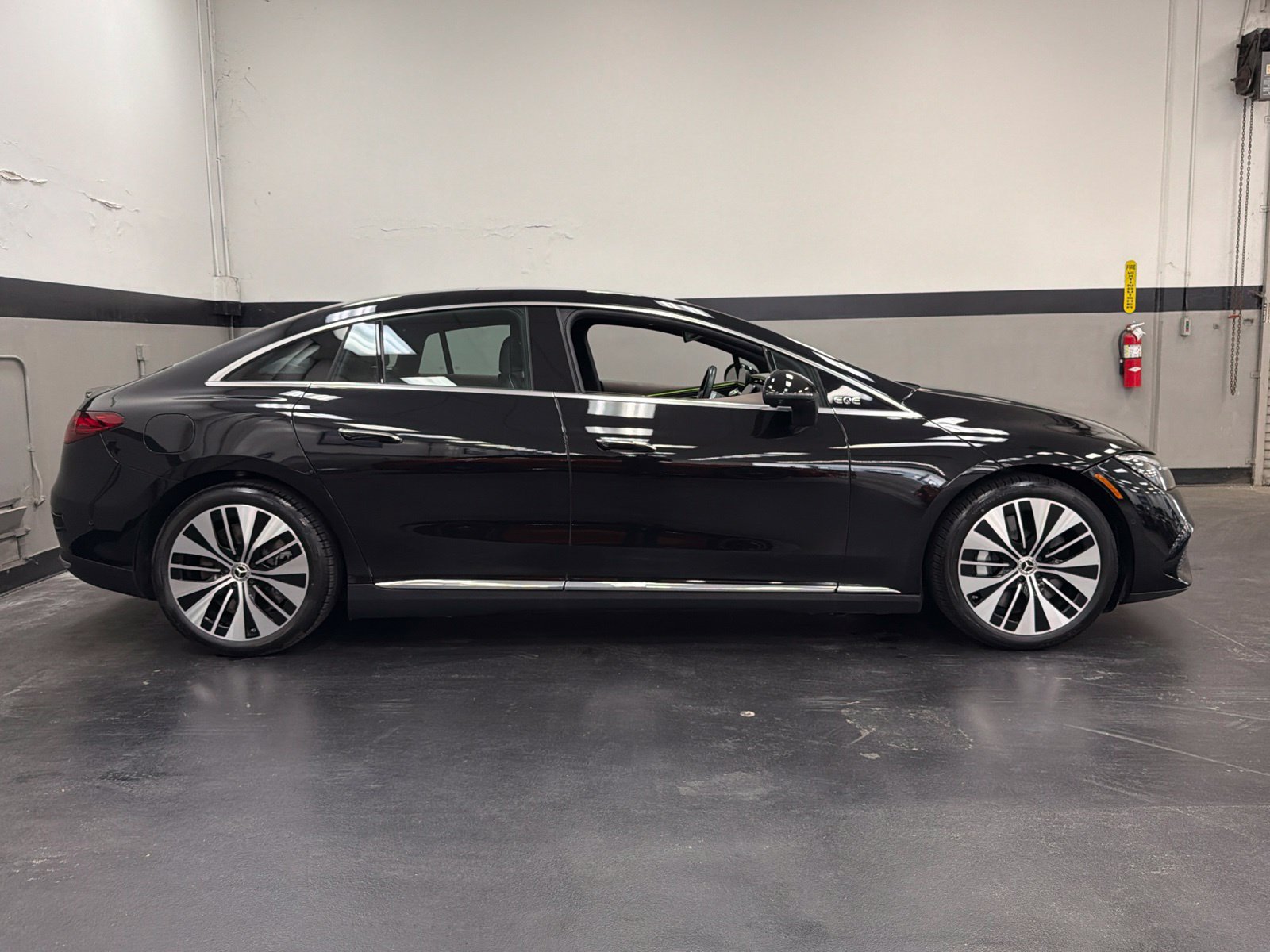 Used 2023 Mercedes-Benz EQE 500 4MATIC Sedan image 3