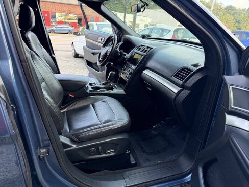 Used 2018 Ford Explorer XLT w/ Equipment Group 202A AWD/4WD image 18