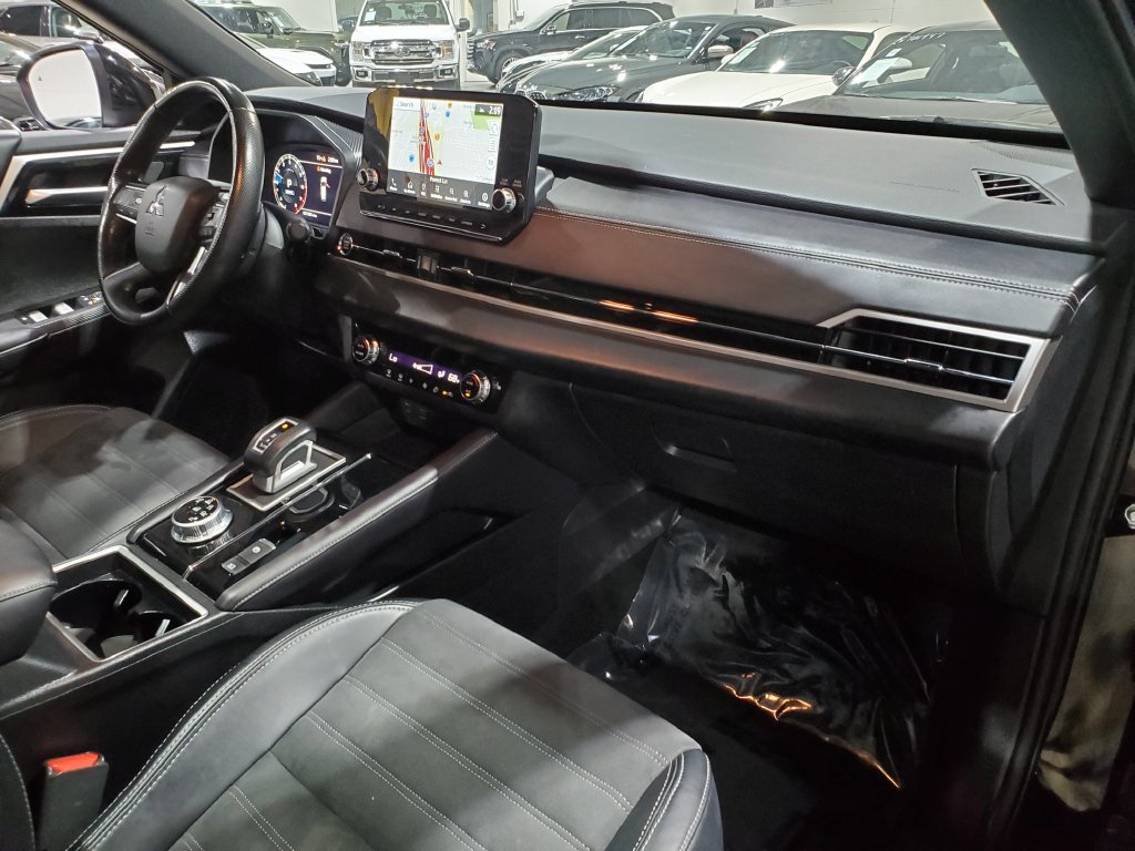 Used 2024 Mitsubishi Outlander SE Black Edition FWD image 15