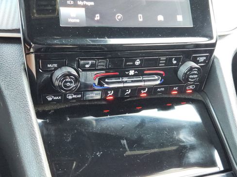 Used 2024 Jeep Grand Cherokee Altitude image 19