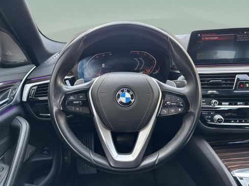 Used 2020 BMW 530i w/ Premium Package image 9