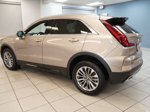 Used 2024 Cadillac XT4 Premium Luxury w/ Cold Weather Package AWD/4WD image 8