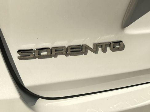 Used 2020 Kia Sorento LX FWD image 8