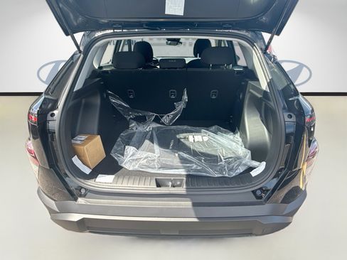 New 2027 Hyundai Kona SE FWD image 18
