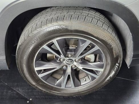 Used 2018 Toyota Highlander LE image 9