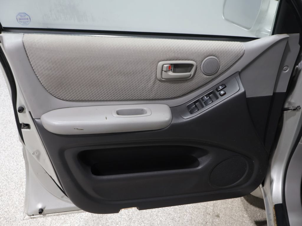Used 2004 Toyota Highlander 4WD V6 image 16