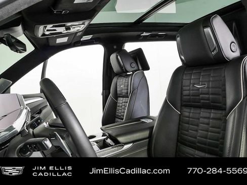 Used 2025 Cadillac Escalade V AWD/4WD image 5