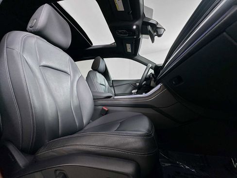 Used 2021 Audi Q8 Premium image 27