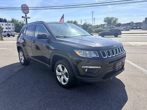 Used 2019 Jeep Compass Latitude w/ Popular Equipment Group AWD/4WD image 8