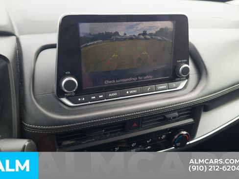 Used 2024 Nissan Rogue S FWD image 9