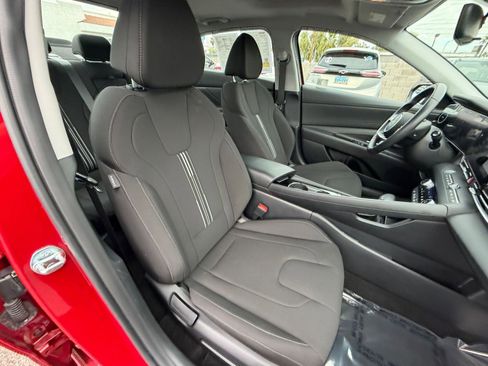 Used 2025 Hyundai Elantra SEL image 34