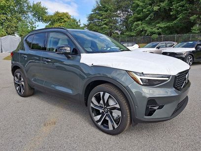 New 2026 Volvo XC40 B5 Ultra w/ Climate Package