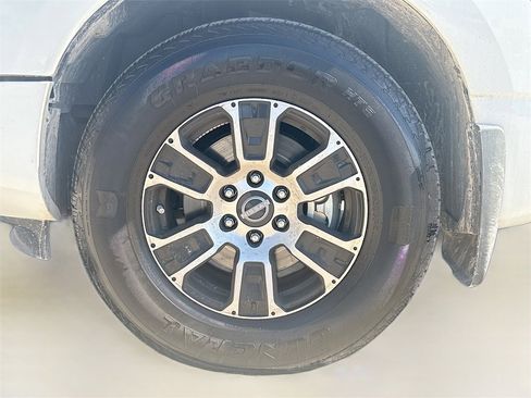 Used 2024 Nissan Titan SV w/ SV Convenience Package image 30