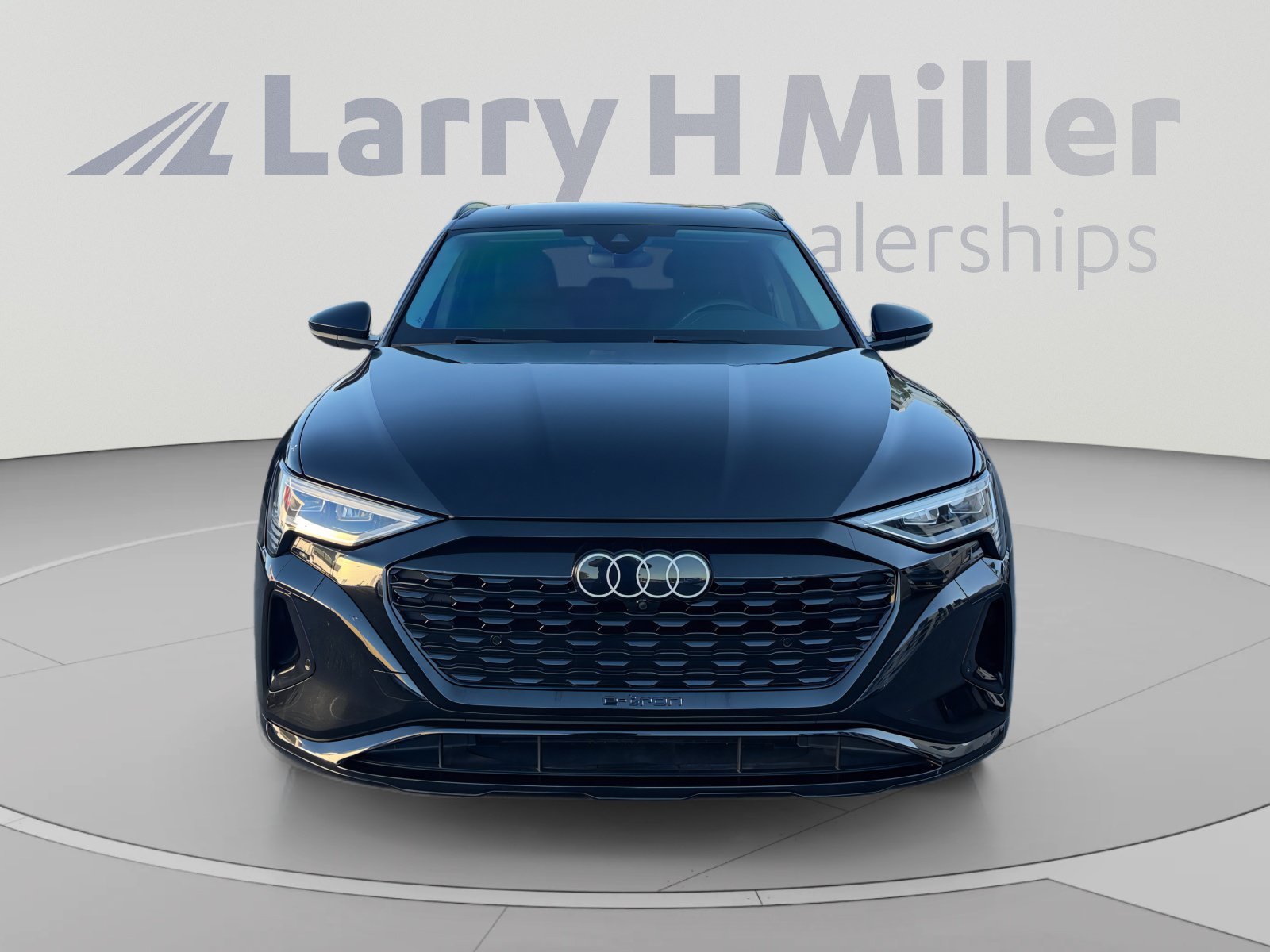 Used 2024 Audi Q8 e-tron Premium AWD/4WD image 8