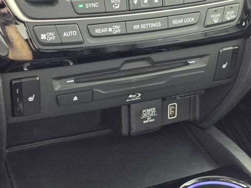 Used 2019 Honda Pilot Touring image 40